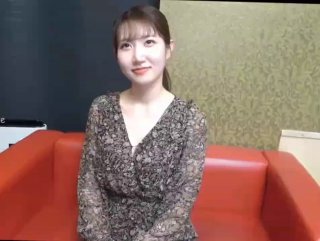 粉嫩学妹制服诱惑，勾起你最原始的欲望，全程露脸玩奶摸逼自慰呻吟，好嫩好骚肥美鲍鱼水多，自己抠自己舔